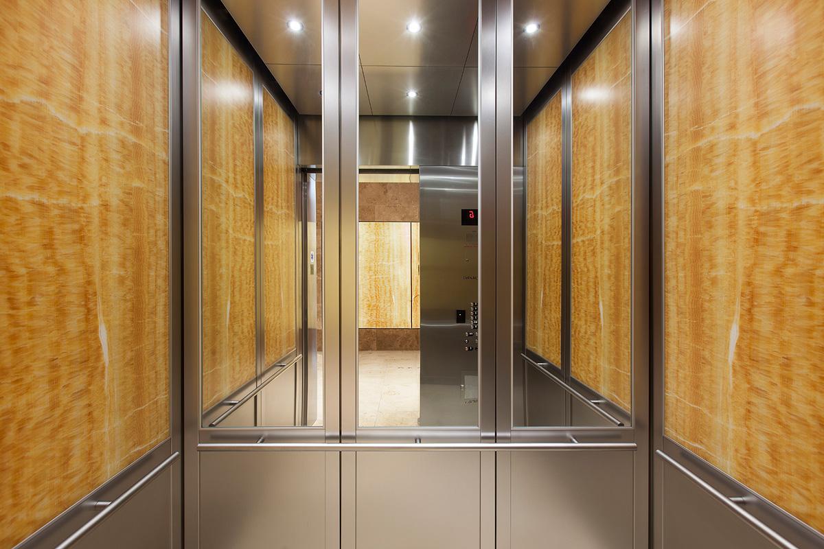 Γιατί τα ασανσέρ έχουν καθρέφτες
